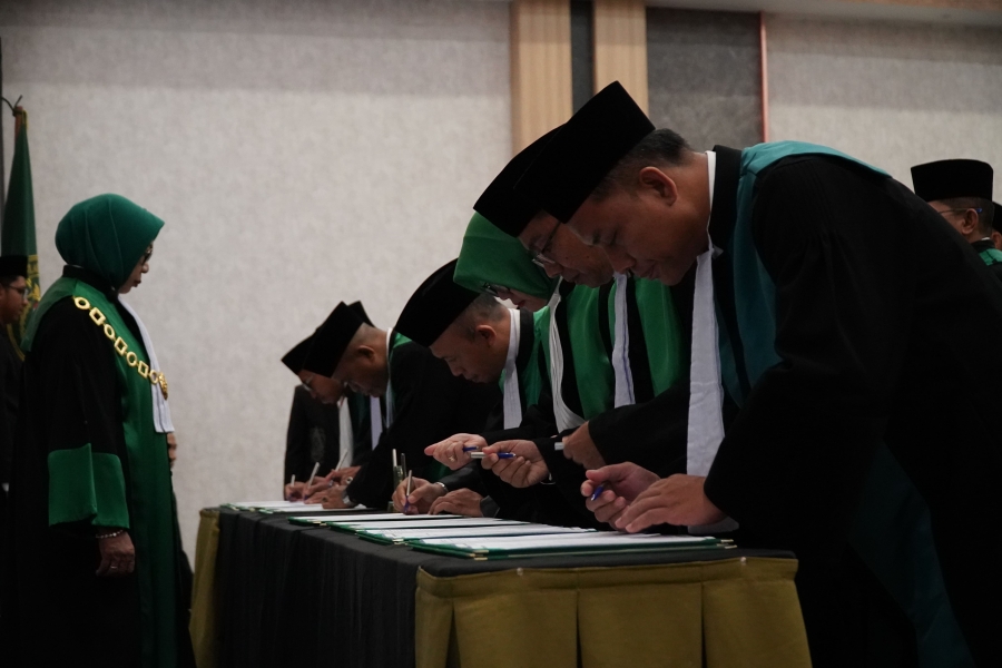 Estafet Kepemimpinan: Ketua PTA Semarang Lantik 24 Ketua Pengadilan Agama Baru se-Jawa Tengah